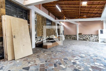 Casa à venda com 464m², 3 quartos e 4 vagas Casa à venda com 464m², 3 quartos e 4 vagasGaragem