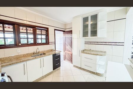 Casa para alugar com 250m², 4 quartos e 6 vagas Casa para alugar com 250m², 4 quartos e 6 vagasCozinha
