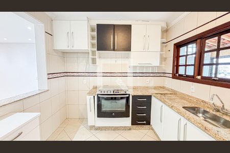 Casa para alugar com 250m², 4 quartos e 6 vagas Casa para alugar com 250m², 4 quartos e 6 vagasCozinha