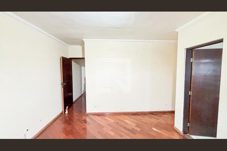Casa para alugar com 250m², 4 quartos e 6 vagas Casa para alugar com 250m², 4 quartos e 6 vagasSuíte 1