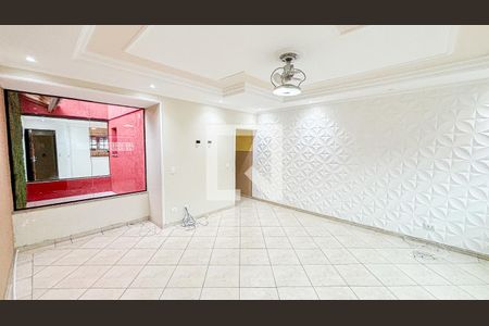 Casa para alugar com 250m², 4 quartos e 6 vagas Casa para alugar com 250m², 4 quartos e 6 vagasSala