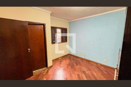 Casa para alugar com 250m², 4 quartos e 6 vagas Casa para alugar com 250m², 4 quartos e 6 vagasSuíte 2