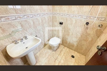 Casa para alugar com 250m², 4 quartos e 6 vagas Casa para alugar com 250m², 4 quartos e 6 vagasBanheiro da Suíte 2