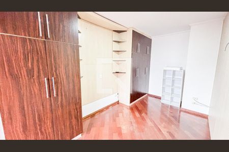 Casa para alugar com 250m², 4 quartos e 6 vagas Casa para alugar com 250m², 4 quartos e 6 vagasSuíte 3