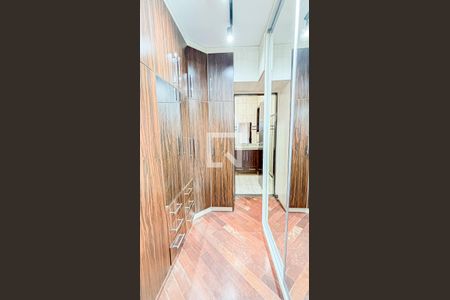 Casa para alugar com 250m², 4 quartos e 6 vagas Casa para alugar com 250m², 4 quartos e 6 vagasSuíte 3 - Closet