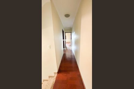 Casa para alugar com 250m², 4 quartos e 6 vagas Casa para alugar com 250m², 4 quartos e 6 vagasCorredor