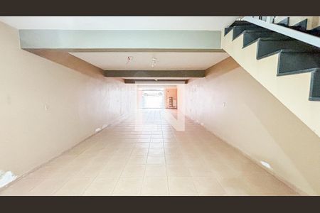 Casa para alugar com 250m², 4 quartos e 6 vagas Casa para alugar com 250m², 4 quartos e 6 vagasGaragem