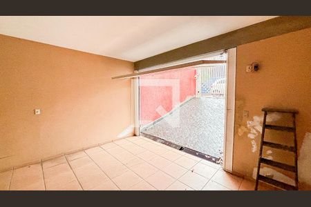 Casa para alugar com 250m², 4 quartos e 6 vagas Casa para alugar com 250m², 4 quartos e 6 vagasGaragem