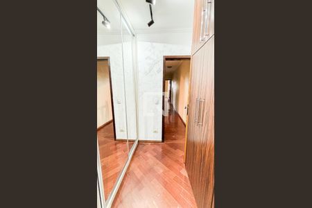 Casa para alugar com 250m², 4 quartos e 6 vagas Casa para alugar com 250m², 4 quartos e 6 vagasSuíte 3 - Closet