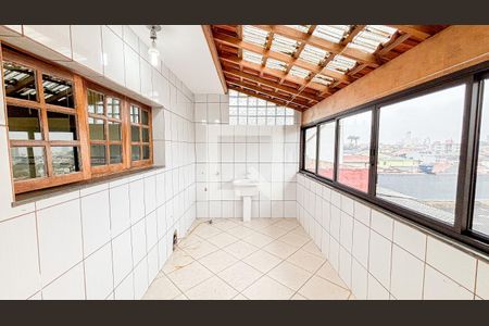 Casa para alugar com 250m², 4 quartos e 6 vagas Casa para alugar com 250m², 4 quartos e 6 vagasÁrea de Serviço