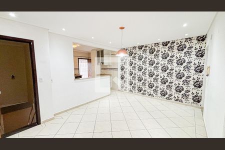 Casa para alugar com 250m², 4 quartos e 6 vagas Casa para alugar com 250m², 4 quartos e 6 vagasSala de Jantar