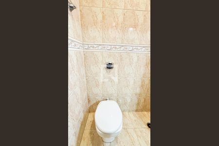 Casa para alugar com 250m², 4 quartos e 6 vagas Casa para alugar com 250m², 4 quartos e 6 vagasBanheiro da Suíte 2