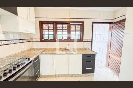Casa para alugar com 250m², 4 quartos e 6 vagas Casa para alugar com 250m², 4 quartos e 6 vagasCozinha