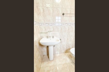 Casa para alugar com 250m², 4 quartos e 6 vagas Casa para alugar com 250m², 4 quartos e 6 vagasBanheiro da Suíte 2