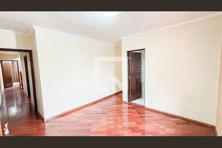 Casa para alugar com 250m², 4 quartos e 6 vagas Casa para alugar com 250m², 4 quartos e 6 vagasSuíte 1