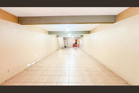 Casa para alugar com 250m², 4 quartos e 6 vagas Casa para alugar com 250m², 4 quartos e 6 vagasGaragem