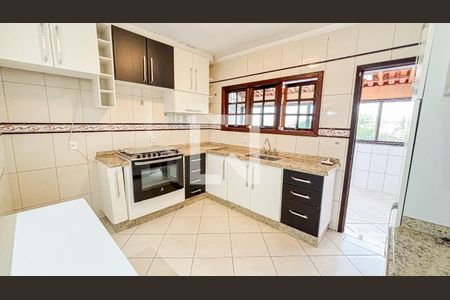 Casa para alugar com 250m², 4 quartos e 6 vagas Casa para alugar com 250m², 4 quartos e 6 vagasCozinha