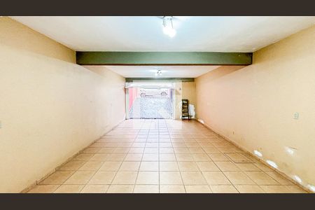 Casa para alugar com 250m², 4 quartos e 6 vagas Casa para alugar com 250m², 4 quartos e 6 vagasGaragem