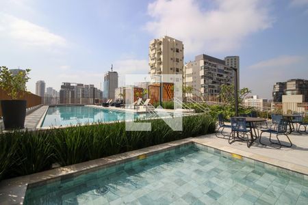 Apartamento para alugar com 145m², 3 quartos e 2 vagas Apartamento para alugar com 145m², 3 quartos e 2 vagasÁrea comum - Piscina