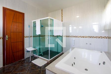 Casa de condomínio à venda com 480m², 5 quartos e 3 vagasBanheiro Quarto 1 suíte