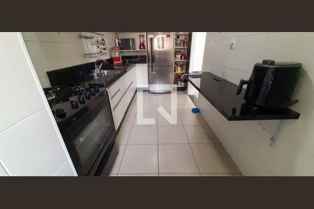 Apartamento à venda com 92m², 3 quartos e 2 vagasCozinha