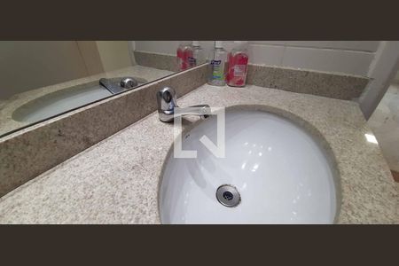 Apartamento à venda com 92m², 3 quartos e 2 vagasBanheiro Social