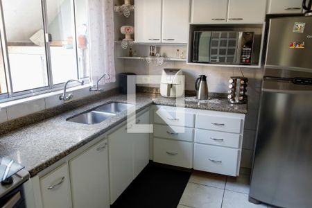 Casa à venda com 320m², 4 quartos e 2 vagas Casa à venda com 320m², 4 quartos e 2 vagasCozinha