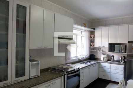 Casa à venda com 320m², 4 quartos e 2 vagas Casa à venda com 320m², 4 quartos e 2 vagasCozinha