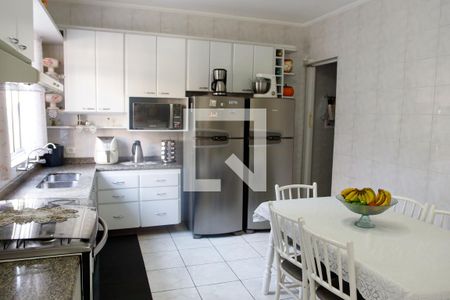 Casa à venda com 320m², 4 quartos e 2 vagas Casa à venda com 320m², 4 quartos e 2 vagasCozinha