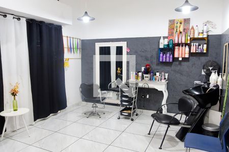 Casa à venda com 320m², 4 quartos e 2 vagas Casa à venda com 320m², 4 quartos e 2 vagasEscritório