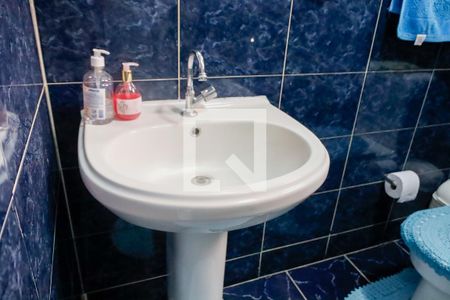 Casa à venda com 320m², 4 quartos e 2 vagas Casa à venda com 320m², 4 quartos e 2 vagasBanheiro 1