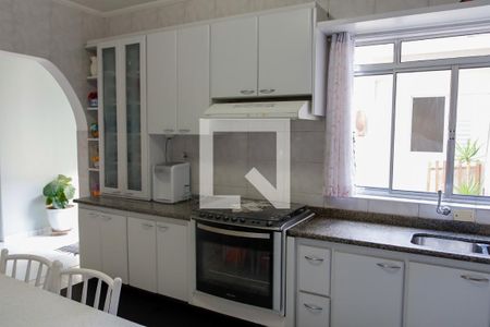 Casa à venda com 320m², 4 quartos e 2 vagas Casa à venda com 320m², 4 quartos e 2 vagasCozinha