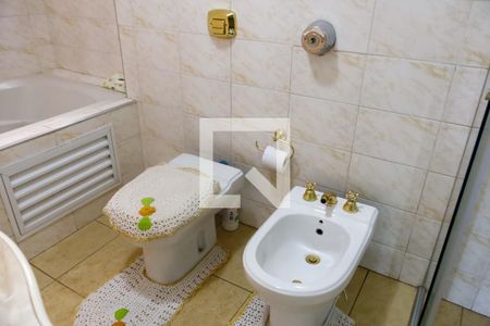 Casa à venda com 320m², 4 quartos e 2 vagas Casa à venda com 320m², 4 quartos e 2 vagasBanheiro da Suíte 3