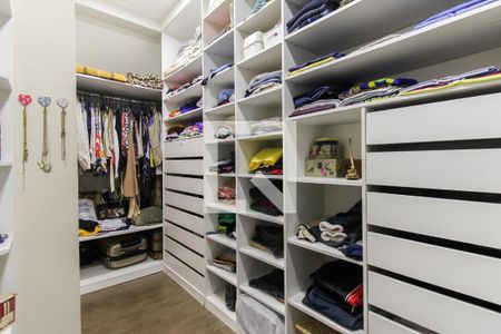 Casa à venda com 350m², 3 quartos e 2 vagasCloset da Suíte