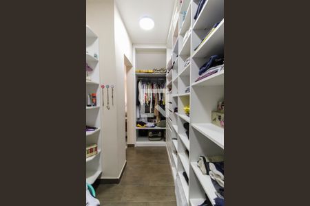 Casa à venda com 350m², 3 quartos e 2 vagasCloset da Suíte