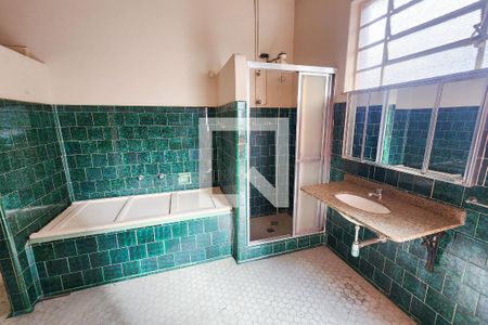 Casa para alugar com 630m², 5 quartos e 6 vagasBanheiro Social