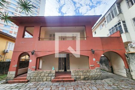 Casa para alugar com 630m², 5 quartos e 6 vagasFachada