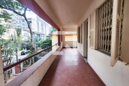 Casa para alugar com 630m², 5 quartos e 6 vagasSacada do Quarto 3