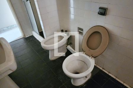 Casa para alugar com 630m², 5 quartos e 6 vagasBanheiro da Suíte 1