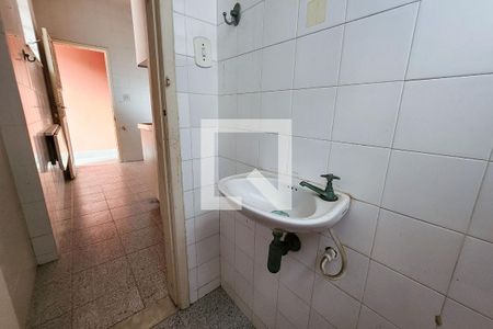 Casa para alugar com 630m², 5 quartos e 6 vagasBanheiro de Serviço