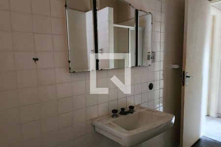 Casa para alugar com 630m², 5 quartos e 6 vagasBanheiro da Suíte 1