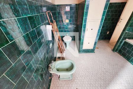 Casa para alugar com 630m², 5 quartos e 6 vagasBanheiro Social