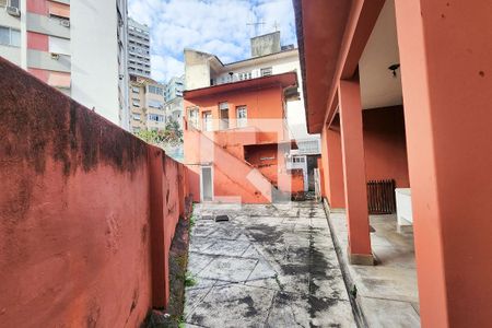 Casa para alugar com 630m², 5 quartos e 6 vagasQuintal
