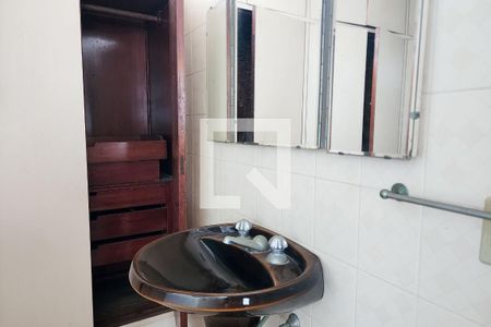 Casa para alugar com 630m², 5 quartos e 6 vagasBanheiro da Suíte 2