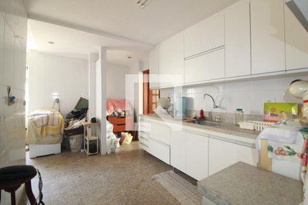 Apartamento à venda com 150m², 2 quartos e 1 vagaCozinha