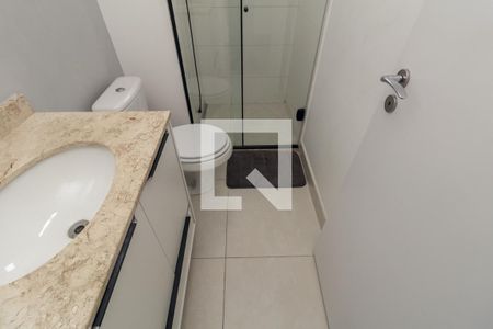 Banheiro de kitnet/studio para alugar com 1 quarto, 27m² em Santa Ifigênia, São Paulo