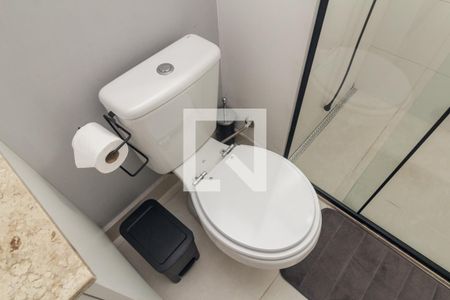 Banheiro de kitnet/studio para alugar com 1 quarto, 27m² em Santa Ifigênia, São Paulo