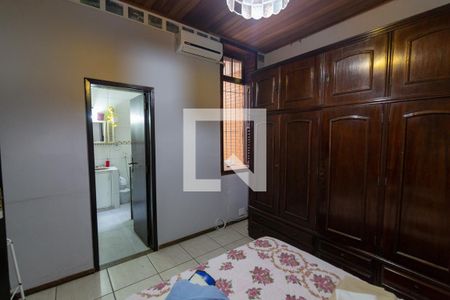 Casa à venda com 250m², 4 quartos e 1 vagaSuíte 1