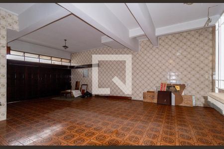 Casa à venda com 200m², 4 quartos e 6 vagas Casa à venda com 200m², 4 quartos e 6 vagasGaragem