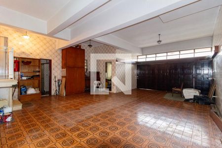 Casa à venda com 200m², 4 quartos e 6 vagas Casa à venda com 200m², 4 quartos e 6 vagasGaragem